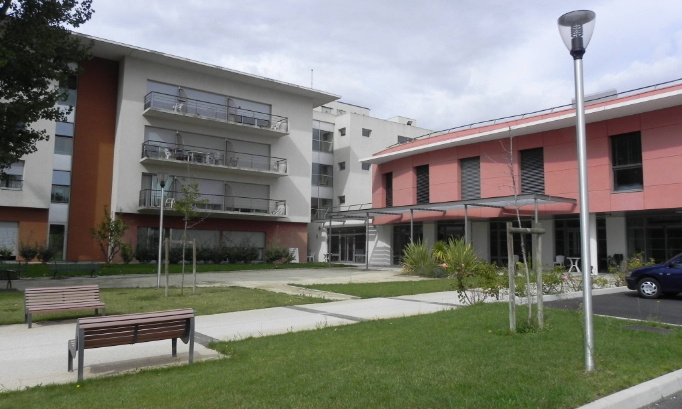 EHPAD La Pinede : plus de mains pour prendre soin !