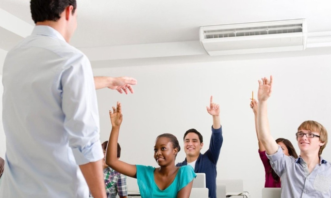 Climatisation dans les salles de classe pour un apprentissage confortable et productif.