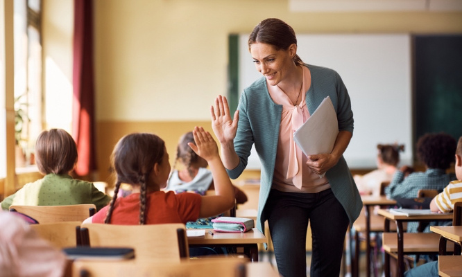 Une AESH pour chaque élève notifié un salaire décent et un vrai statut !