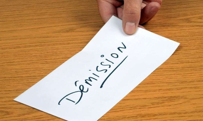 Obligeons les élus condamnés (tribunal) à quitter leurs fonctions politiques.