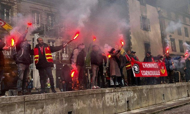 Pour le maintien des guichets et de la bulle accueil en gare de Quimper !