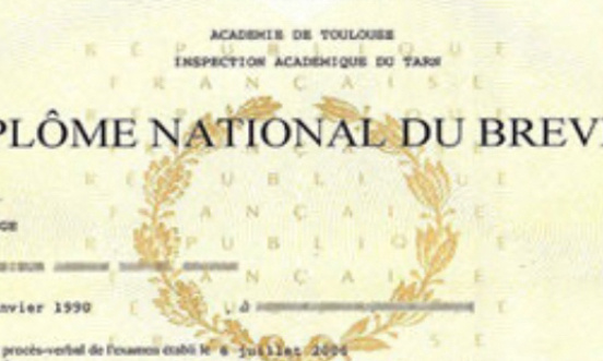 Oui à une cérémonie de remise de diplôme du Brevet !