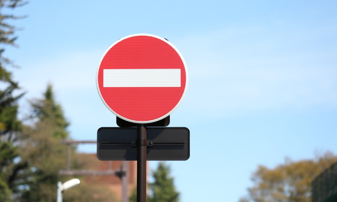 Non au sens interdit rue Bayard à Savigneux