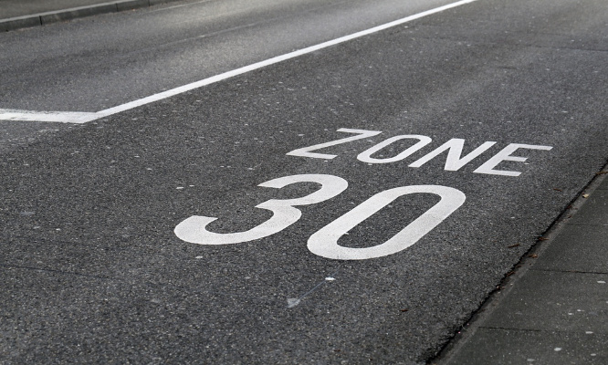 Pour une réduction de la vitesse et de la pollution sonore rue visé voie (partie centre fermé)