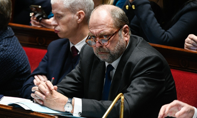 Nul n'est censé ignorer la loi : pour la démission d'Éric Dupond-Moretti !