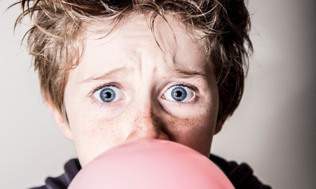 Stop à l'impact néfaste des publicités sexualisées de Freedent