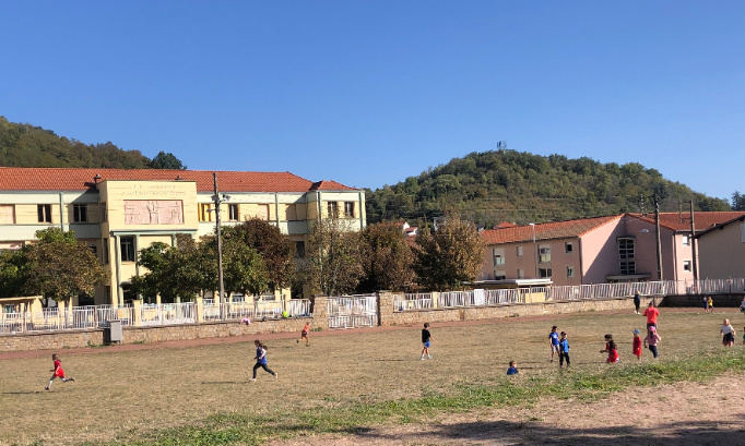 Oui à une maison de l'enfance, Non à un projet d'immeuble sur le stade Johanny Bernard !