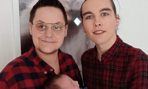 Pour la reconnaissance d’Avah, née de parents transgenres !