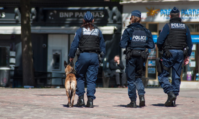 Des titres de transport gratuit pour toutes les forces de l'ordre.