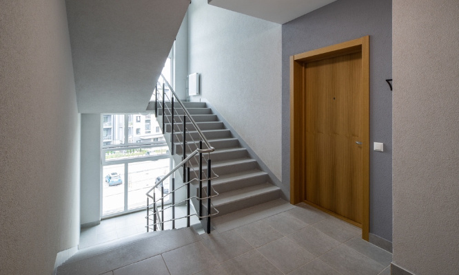 Pour le rétablissement de l’eau chaude, du chauffage et la réparation des portes automatique de la résidence située au 466 avenue de la république