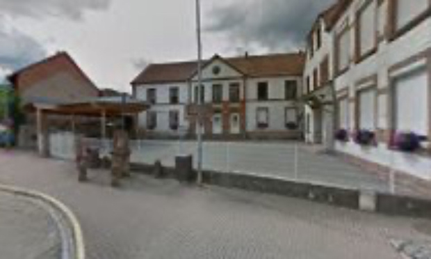 Non à la fermeture de classe au sein de l'école élémentaire de La Claquette !