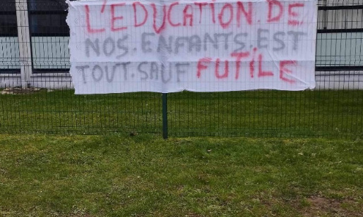 Non à la fermeture de classe à Famars !