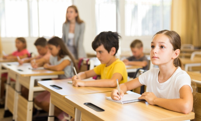Non à la fermeture d'une classe à l'école primaire de Mouriès