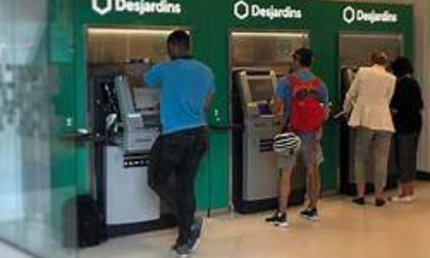 non! ils veuillent oters tout les guichets automatiques aux canada!manifestons contre ce debut d esclavage (bio -puces ) bit-coins et Cryptomonnaie!restont avec de l argents liquides et cartes  de guichets!
