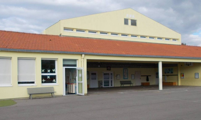 Non à la fermeture de classe dans notre école de l'Horizon située à St Michel Chef-Chef !