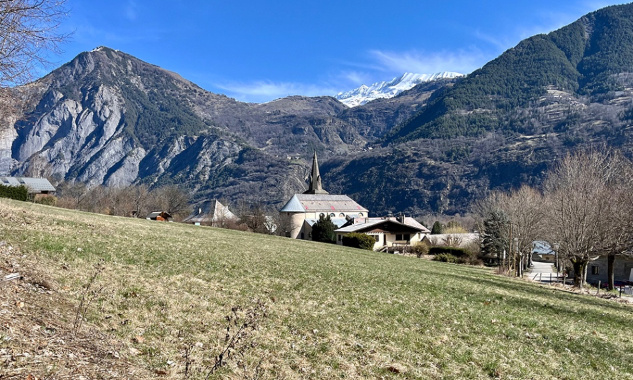 Contre la construction de 10 immeubles de 20 m de haut dans le quartier de la Condamine à Oisans