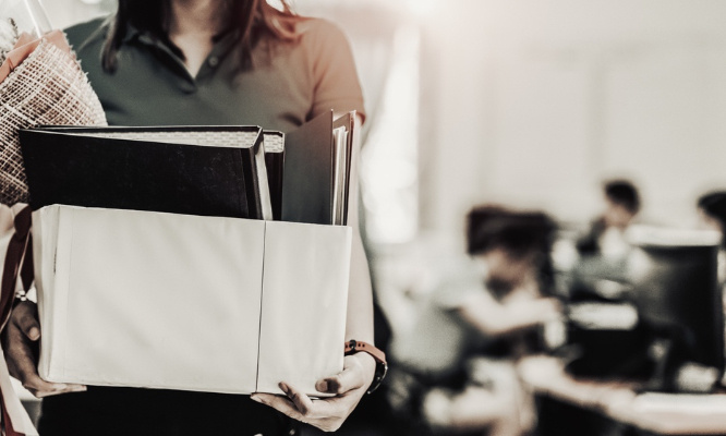 Pour que Caroline retrouve son poste