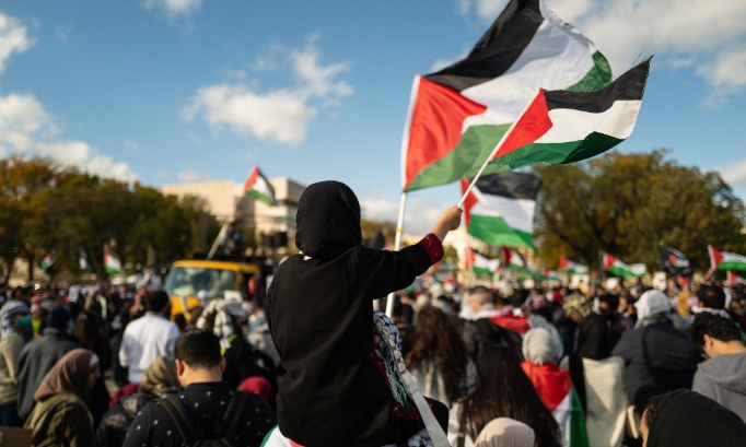 exclure la présidente yaël braun-pivet raison : port du drapeau israélien à l’assemblée nationale