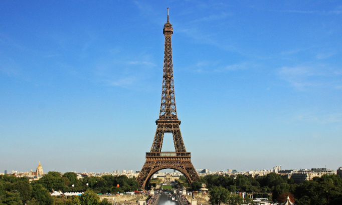 Contre l’installation permanente des anneaux olympiques sur la Tour Eiffel