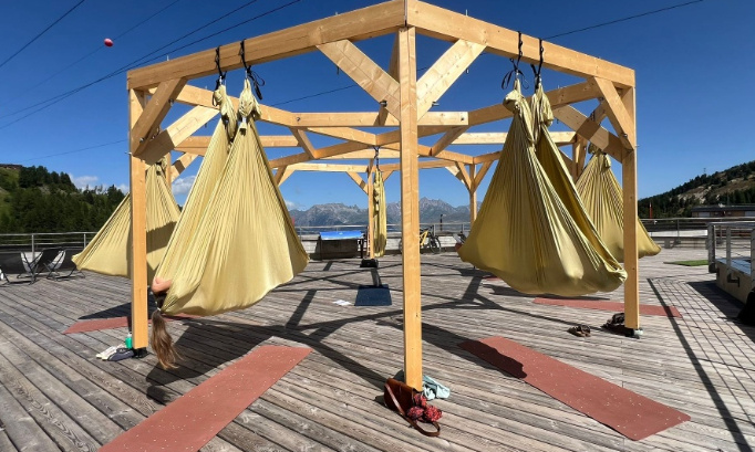 Eté 2025: yoga aérien au Floe