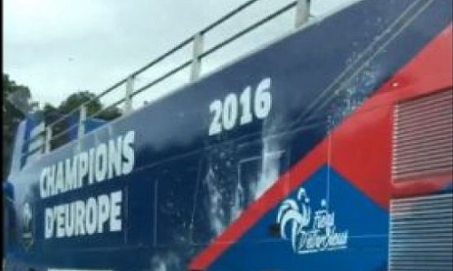 Pour la vente du bus champion d'Europe