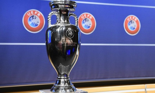 Rejouer le match final de l'Euro 2016, l'Euro 2012, l'Euro 2008, l'Euro 2004, l'Euro 2000, l'Euro 1996, l'Euro 1992, l'Euro 1990, l'Euro 1986, l'Euro 1982, l'Euro 1980, l'Euro 1976, l'Euro 1972, l'Euro 1970, l'Euro 1968, l'Euro 1974, l'Euro 1960