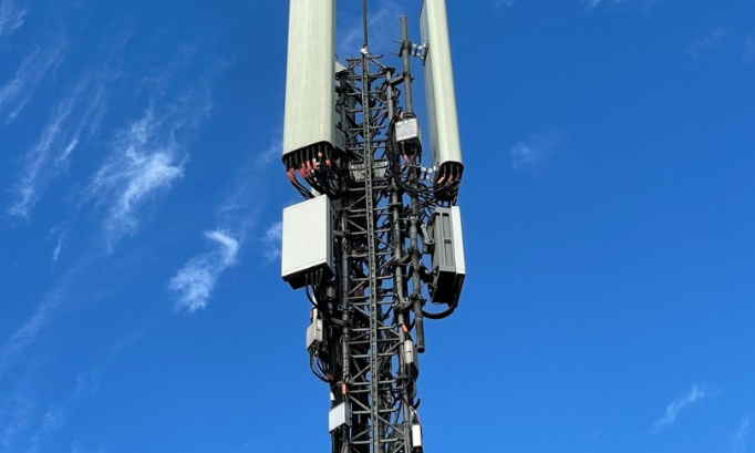 Pas d’antenne relais 5g de 42m au beau milieu de notre campagne !!! Brézins