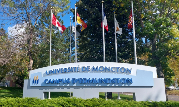 Contre les frais supplémentaires de 50$ pour le site de simulation du cours ADMN2224