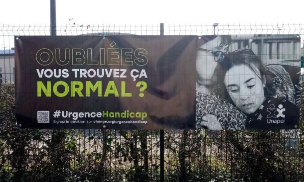Enfant  autiste  &eacute;cole