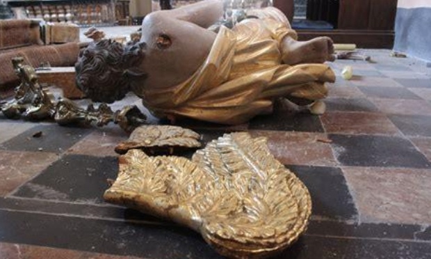 Pétition : Stop au saccage et à la dégradation de nos églises ainsi que les agressions subies par les fidèles devant ces lieux de culte.