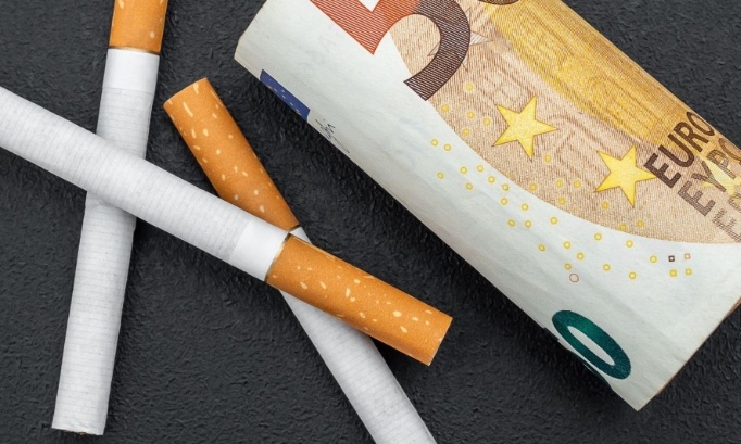 LAISSEZ LE CHOIX AUX FUMEURS ! NON A VOS AUGMENTATIONS ET RESTRICTIONS !