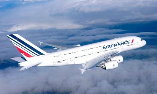 Expulsion automatique des étrangers ayant commis un délit ou étant en relation avec un mouvement terroriste