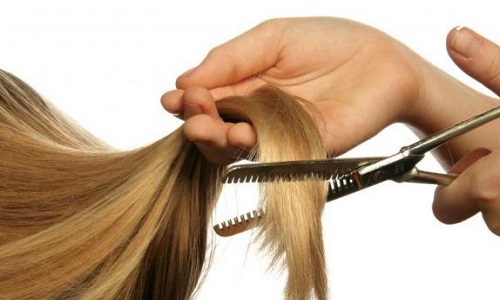 Pour que Débo se coupe les cheveux