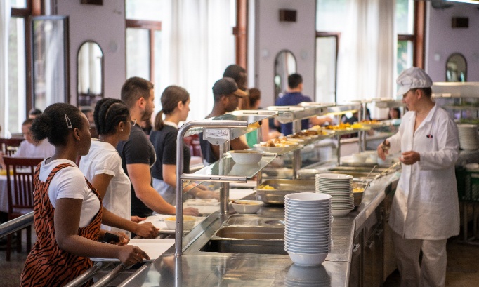 Pour des conditions de restauration dignes et accessibles à tous les étudiants !