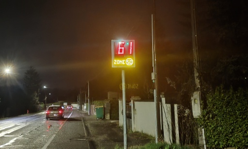 Pour la construction de ralentisseurs ou de radars pour baisser la vitesse sur l'avenue général de Gaulle en sortie de vif direction du Genevray