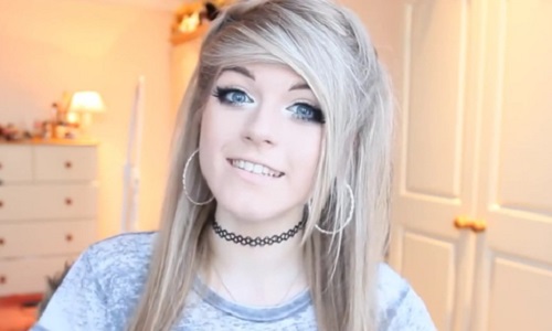 De l'aide pour Marina Joyce