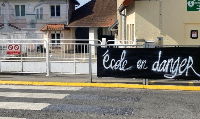 Non &agrave; la fermeture de classe, dans notre &eacute;cole de la Cit&eacute; du Nord &agrave; Montdidier