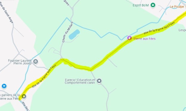 Pour des ralentisseurs/Panneaux et stop sur la route de la Pierre aux Fées