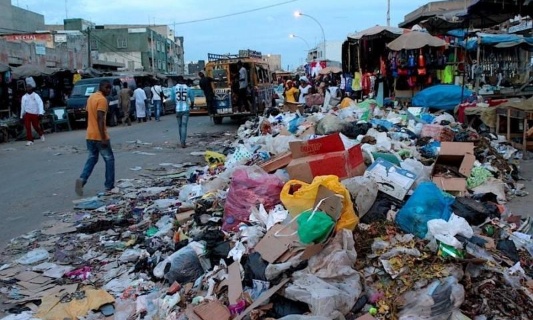 Halte aux sachets plastiques : sauvons notre terre, notre eau et notre avenir !