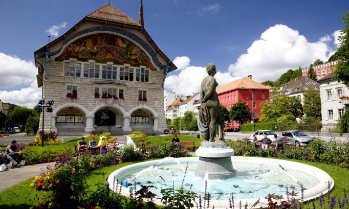 Non à la destruction du terrain bleu du locle !