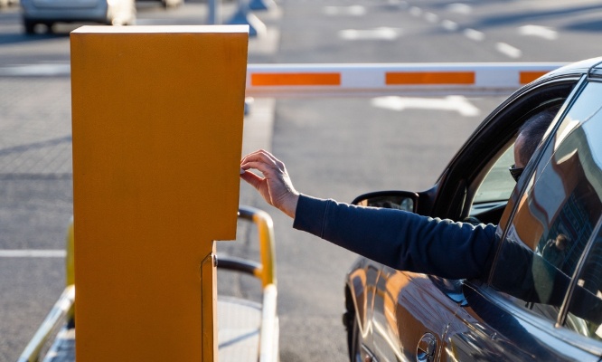 Mettons fin aux parkings payants à l’hôpital !