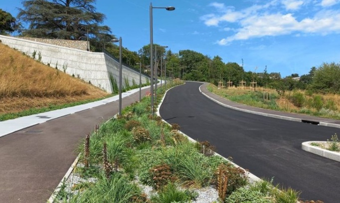 Pour l'ouverture de l'avenue Saint Eugénie afin de faciliter l'accès au métro B et parkings