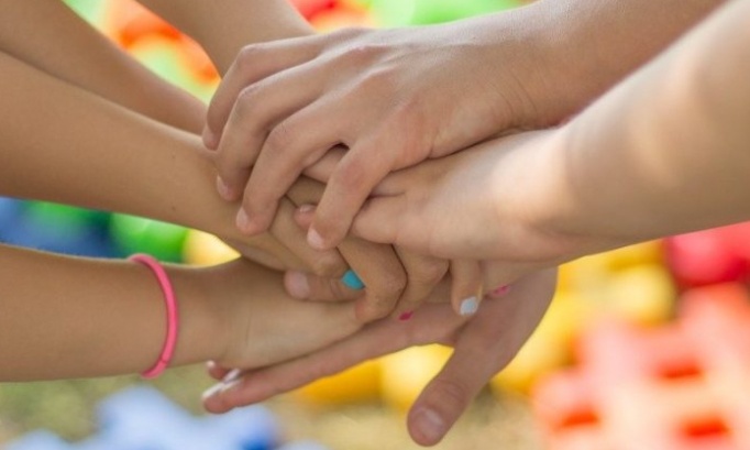 Pour la Reconnaissance du Statut de Parents Aidants et l'Instauration d’un Revenu Spécifique