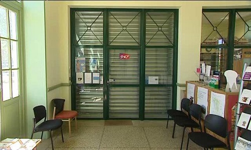 Maintenir le guichet de la gare ouvert