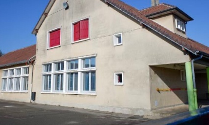 Non à la fermeture d'une classe ! Oui au remplacement systématique !