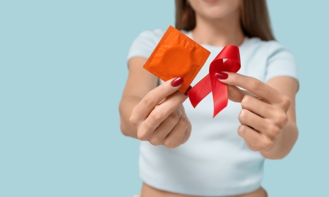 Stop aux affiches de propagande d'une association aux arrêts de bus  ! Oui aux préservatifs et lubrifiants !