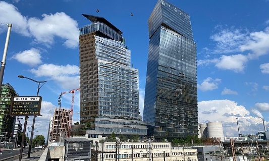 Pour la suppression des titres de séjours des étrangers pour soins (gratuits évidemment) !