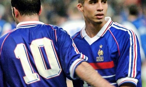 Justice pour le maillot de la finale de la Coupe du Monde 1998 porté par David Trezeguet et détruit par les douanes d'Annecy