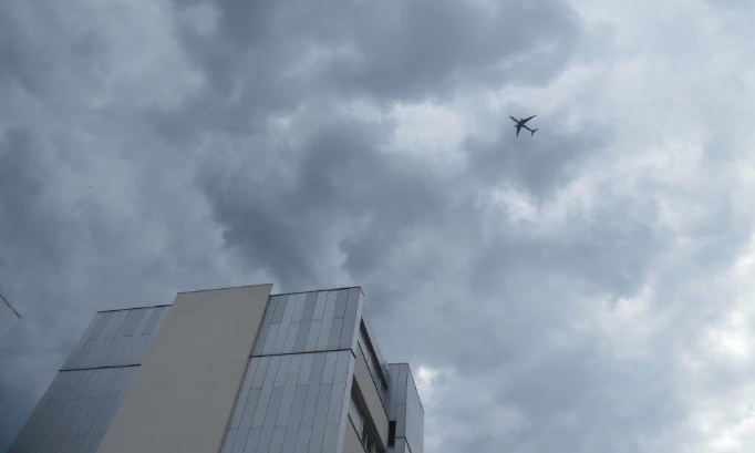 Contre les nuisances aériennes et pour le strict respect des trajectoires