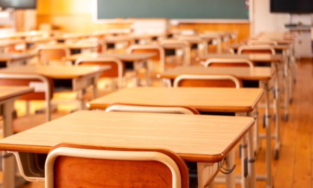 Un enseignant devant chaque classe : une nécessité !